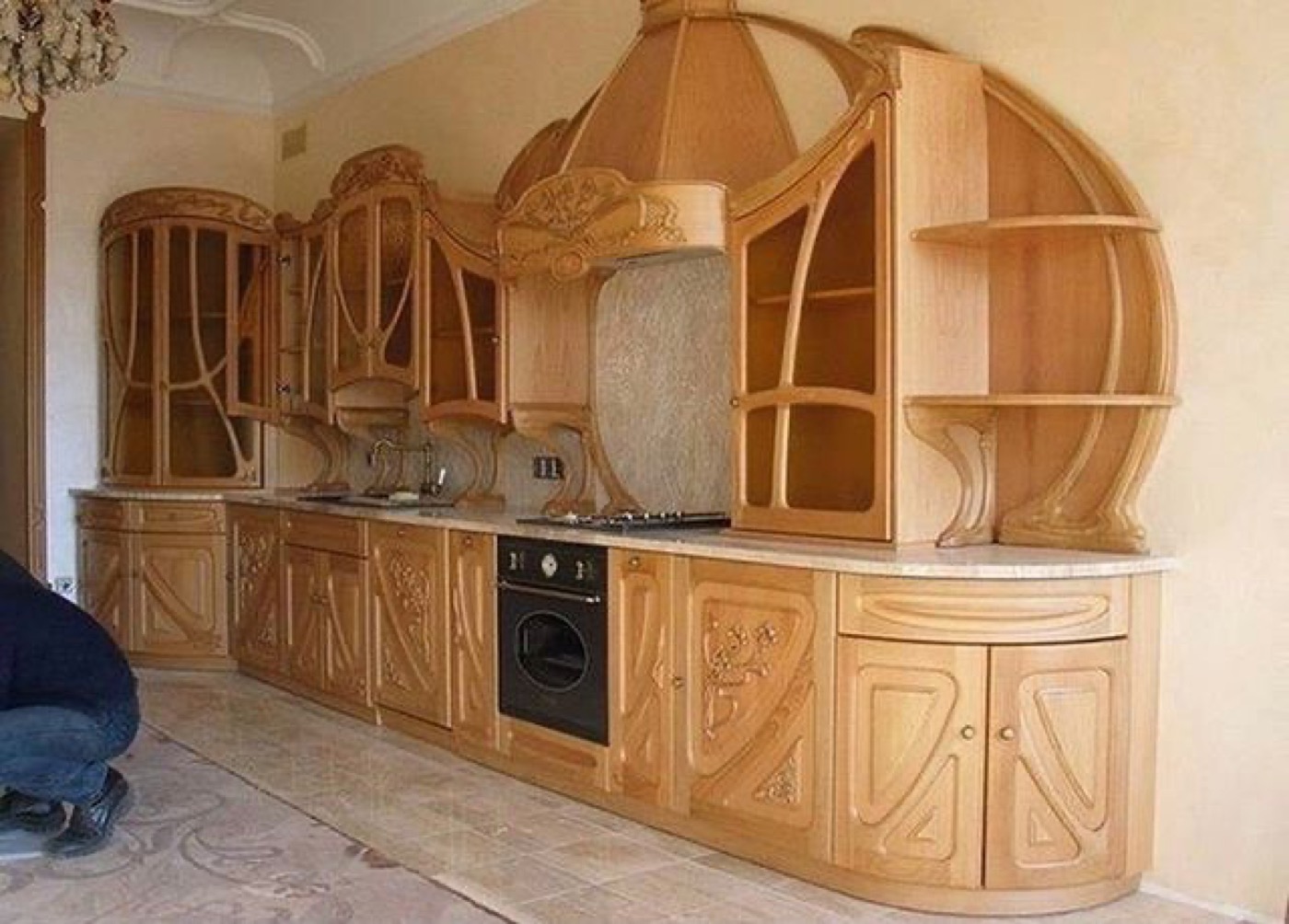 Cocina tallada en madera maciza